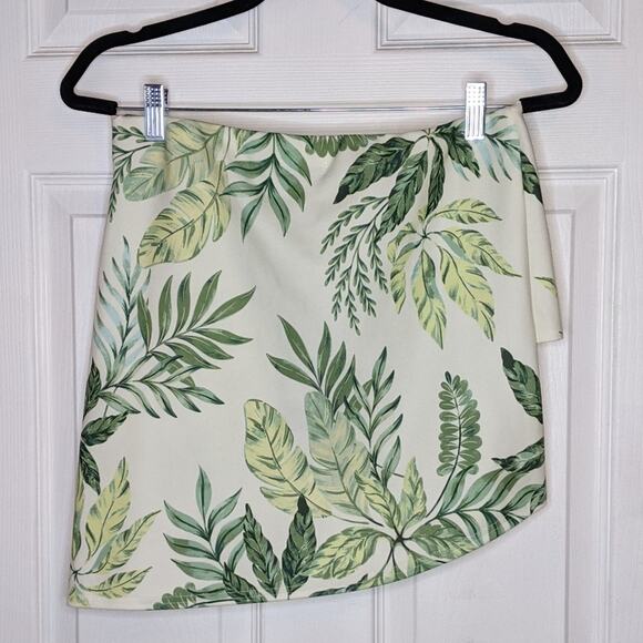 PrettyLittleThing Green Leaves Print Asymmetrical Mini Skirt UK 16 US 12 - Picture 11 of 12